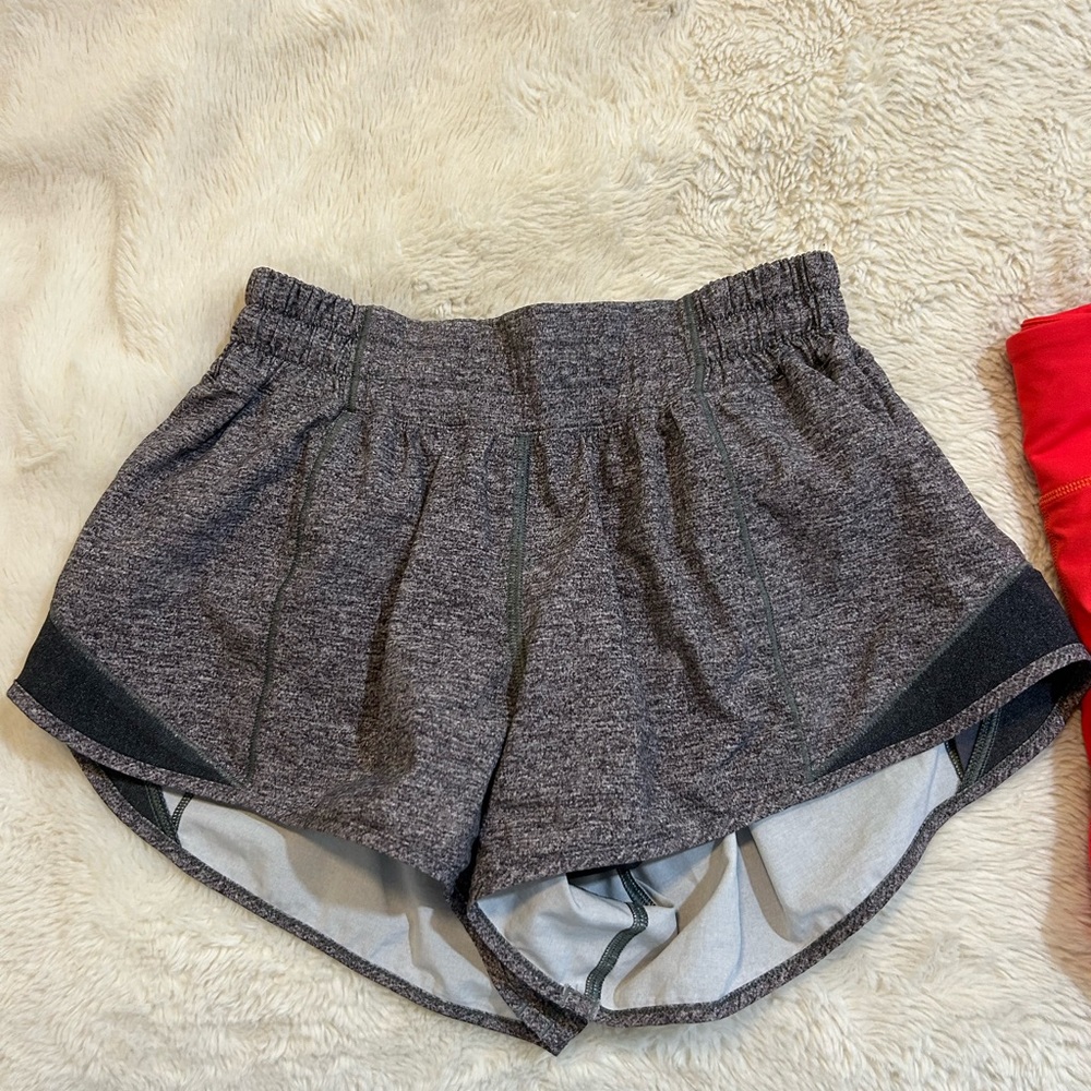 lululemon 2.5" hotty hot shorts